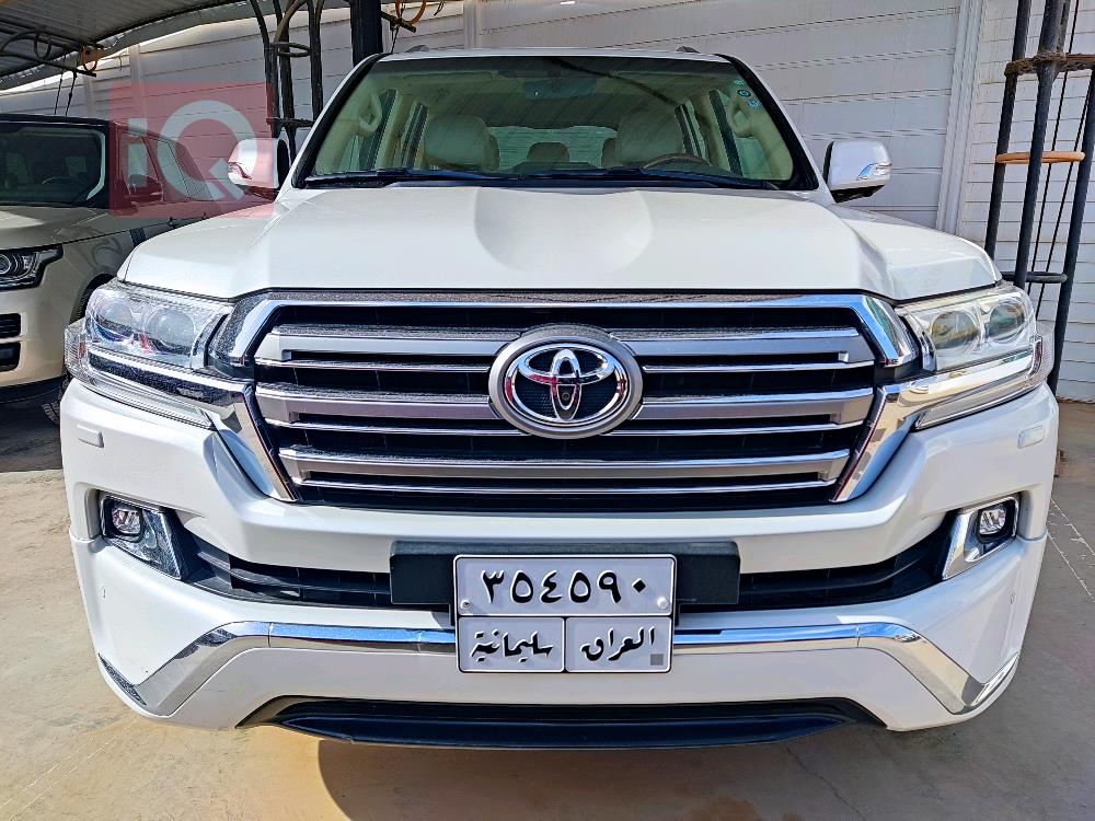 تۆیۆتا لاند کروزەر
